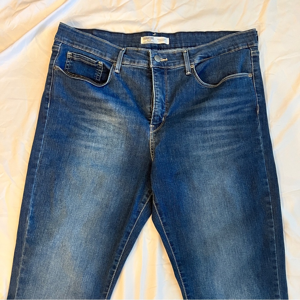 NEW Levi Strauss Signature Classic Blue Denim totally shaping straight* - Picture 2 of 6